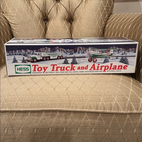 Hess 2002 Toy Truck and Airplane Set - Picture 5 of 11